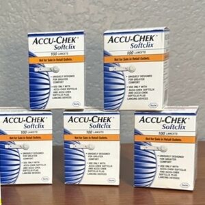ACCU-CHEK 5 sealed boxes Softclix Lancets 100 per box total 500